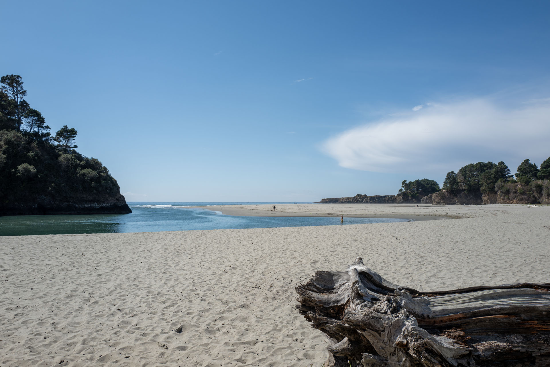 Strand n der Mündung des Big Rivers bei Mendocino