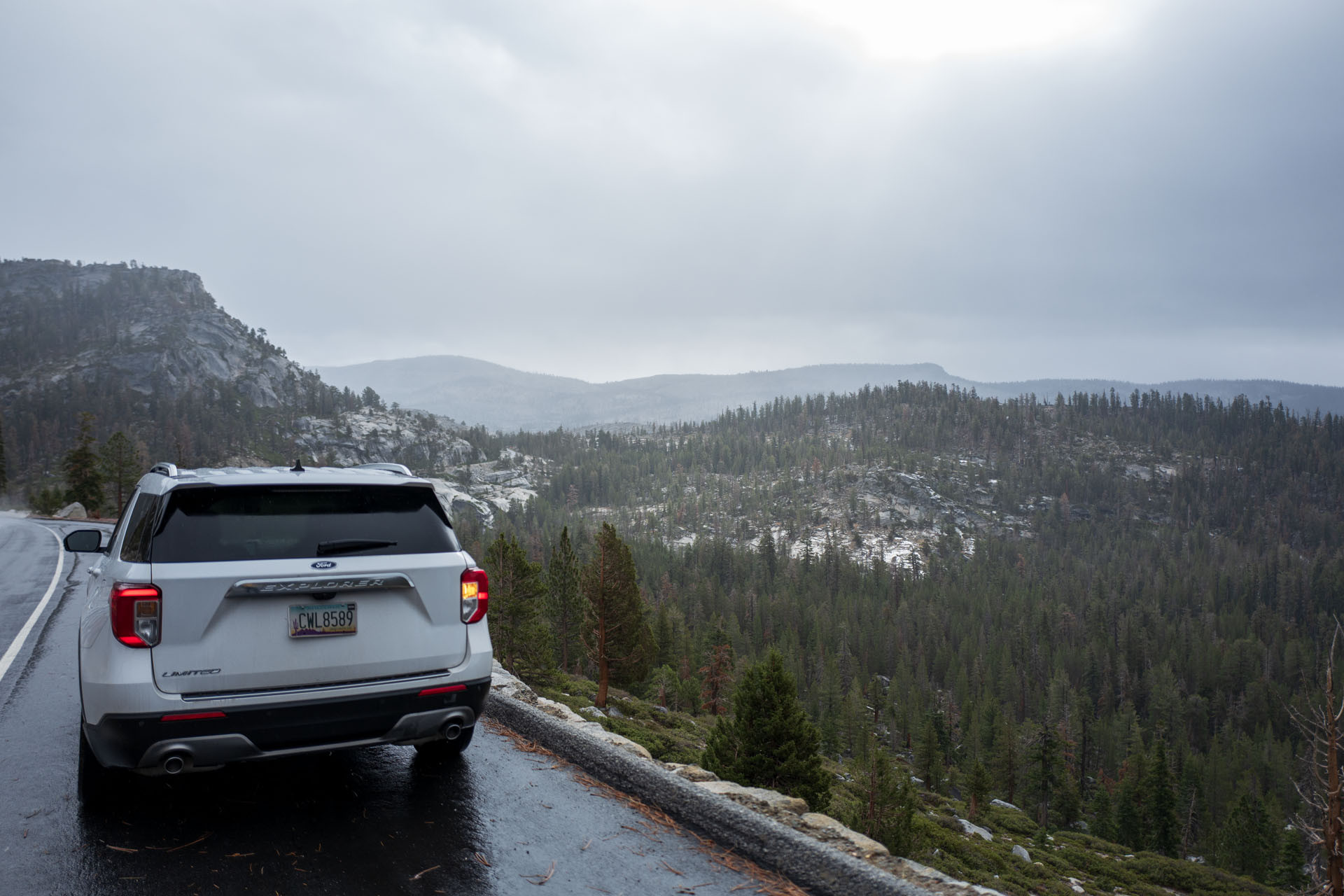Blick von der Tioga Road über die Weiten des Yosemite